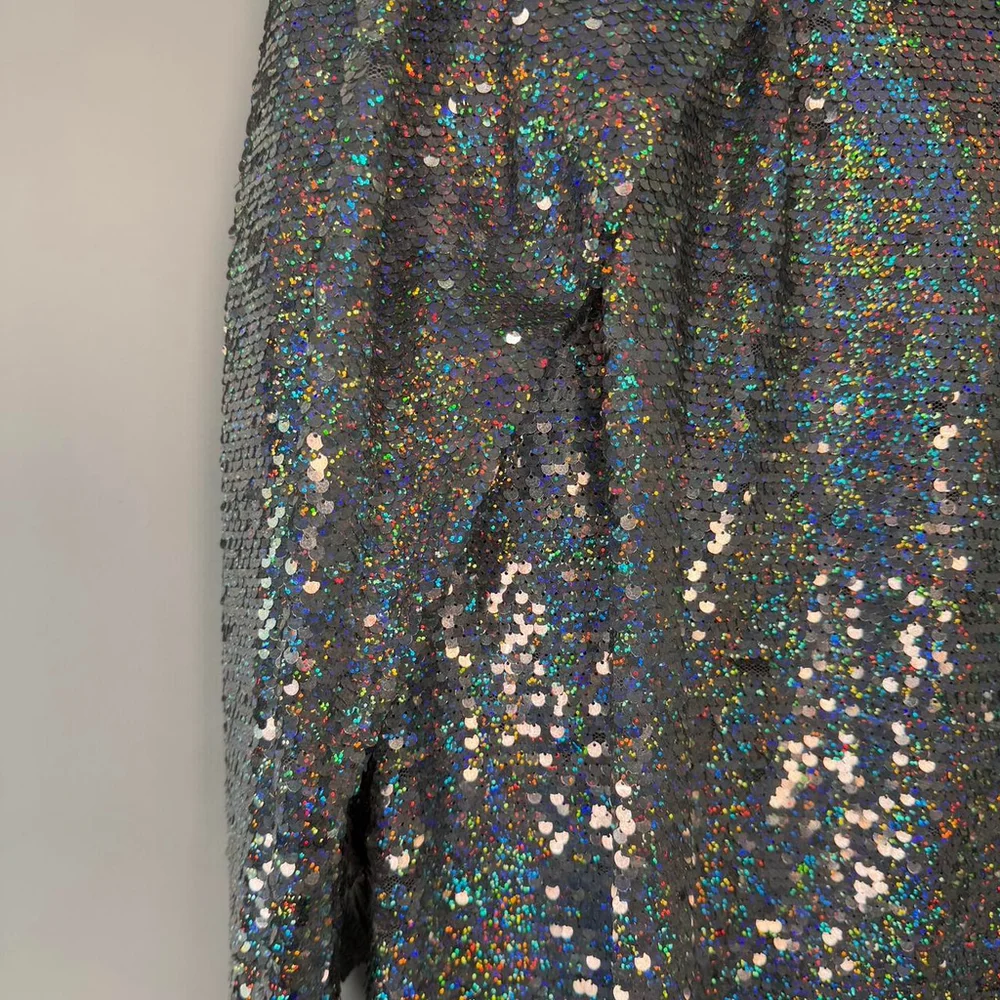 NWT Zara sequin dress puff sleeve SIZE L

Was bought for photoshoot - Picture 5 of 8